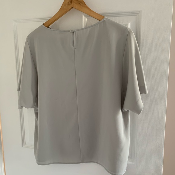 UNIQLO - FLOWY GREY BLOUSE - Picture 2 of 5